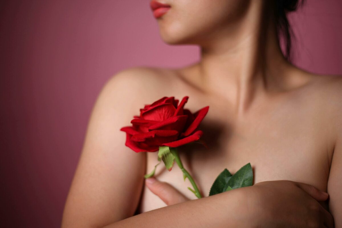 5 Reasons to Choose Dolls and Roses Escorts