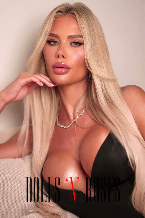 Sera - Busty High Class Dubai Escort